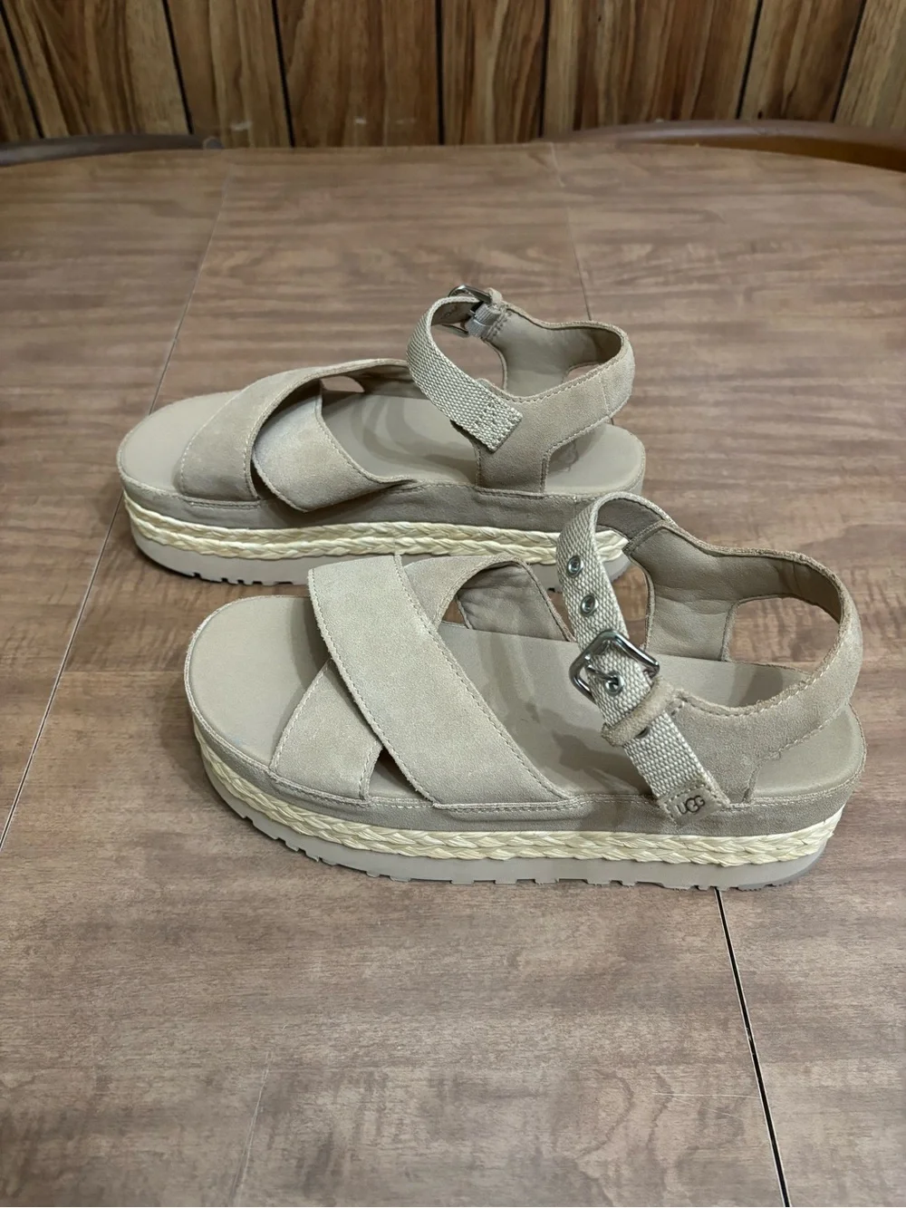UGG Women's Aubrey Ankle Strap Platform Sandals